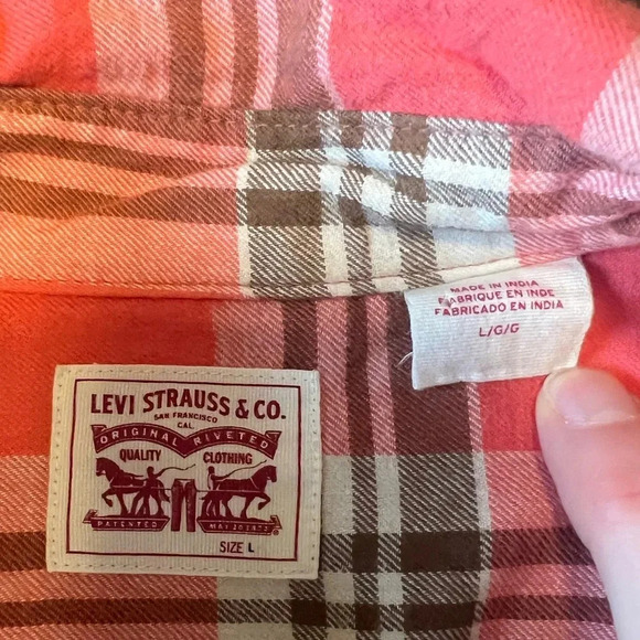 Levi’s women’s Dylan relaxed western shirt. Pearl snap buttons. Size large. - Picture 2 of 10